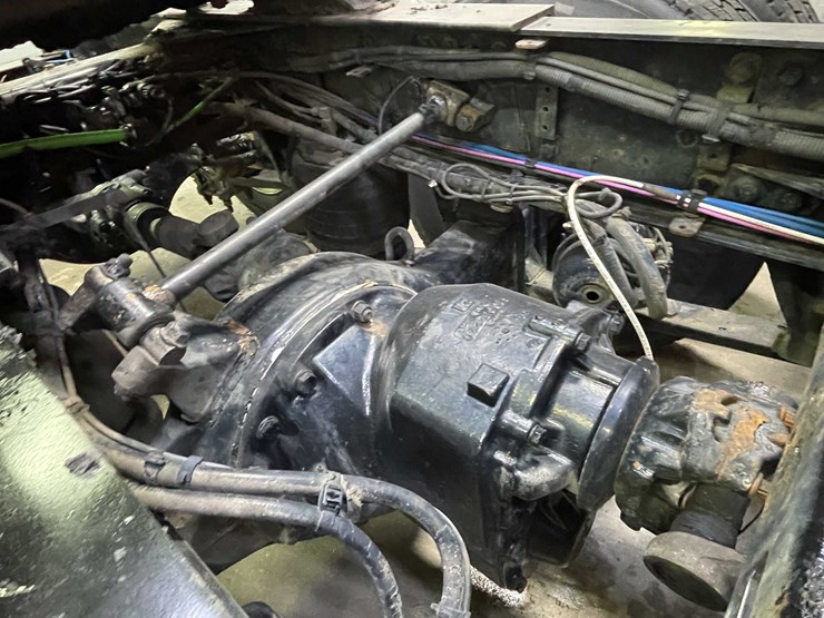 #6227-•-2018-freightliner-cascadia-day-cab-semi-truck-(title-in-delay)-image-36