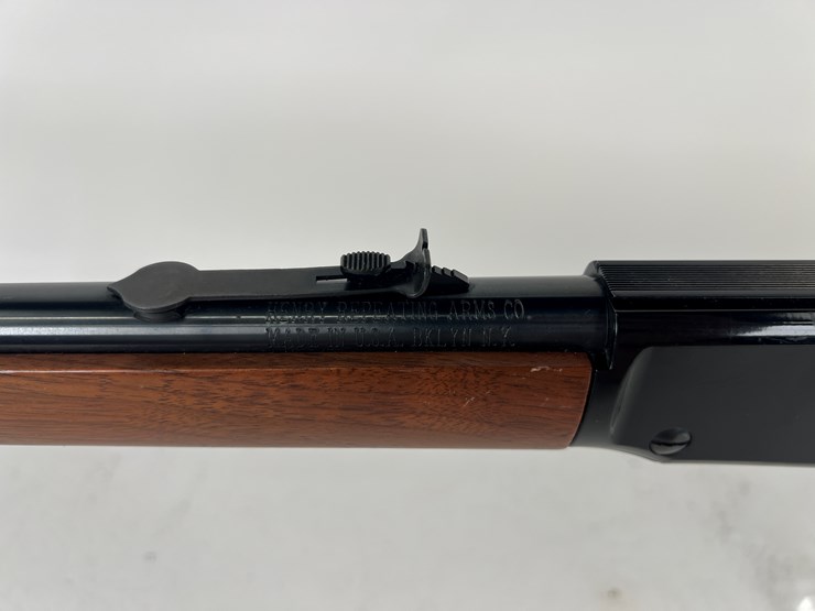 #39-•-#1422-•-henry-repeating-arms-co.,-classic-lever-action-rifle-22-lr-image-3