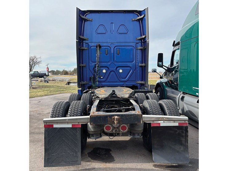 2019-freightliner-cascadia-125-image-3