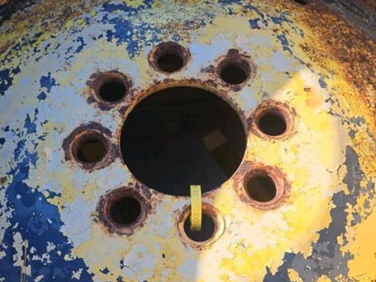 (2)-16.9-28-tires-w/-jd-rims-image-2