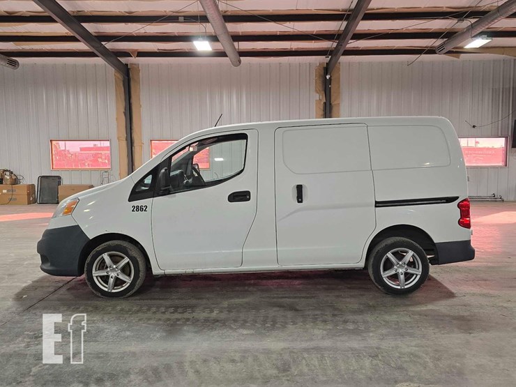 2014-nissan-nv200-image-5
