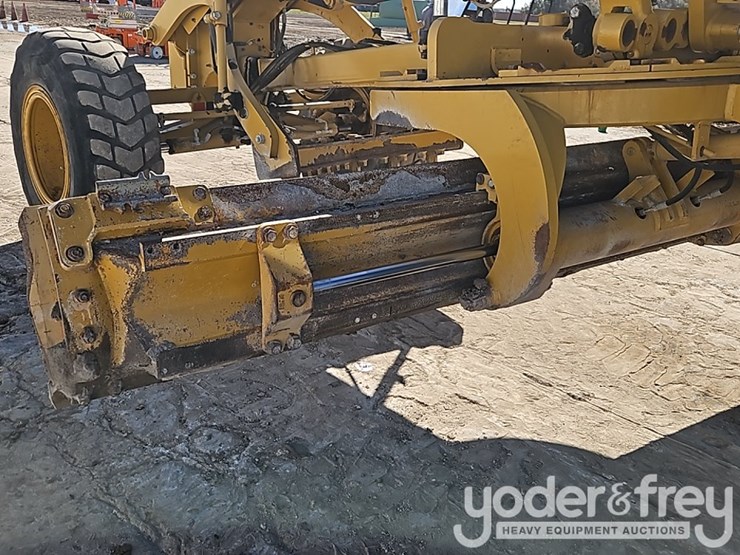 2019-caterpillar-12m3-image-24