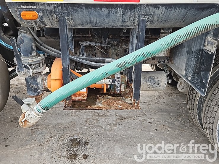 2007-sterling-lt7500-image-13