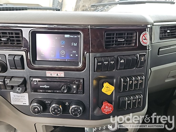 2021-peterbilt-567-image-28