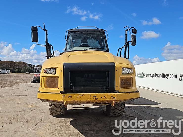 2016-caterpillar-725c2-image-11