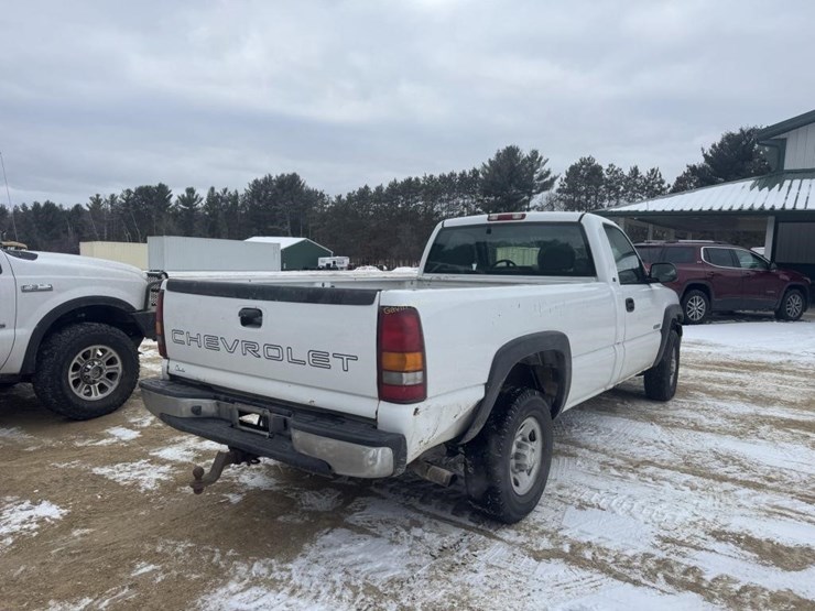 2002-chevrolet-silverado-2500-image-10