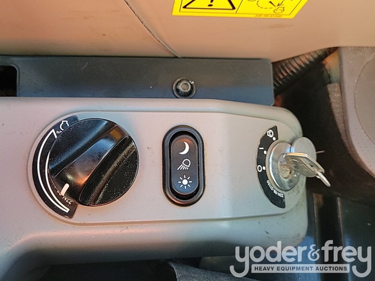 2024-komatsu-pc55mr-image-50