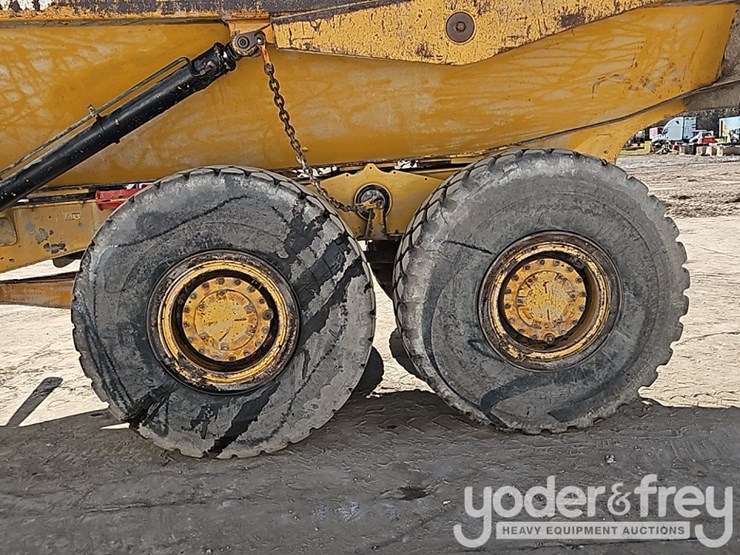 2016-caterpillar-725c2-image-15