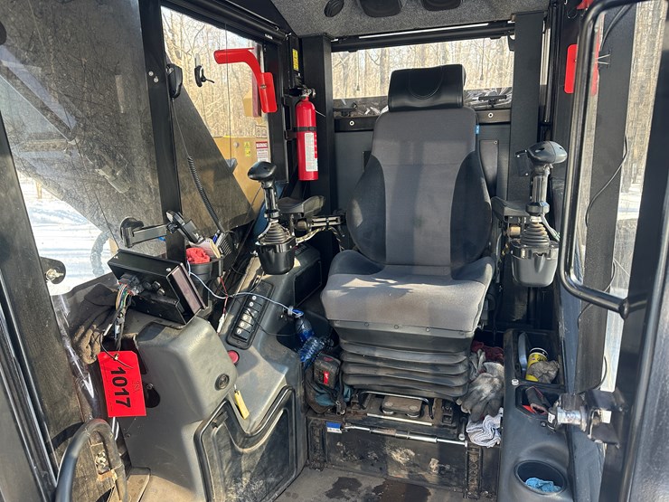 2017-caterpillar-501-hd-image-32