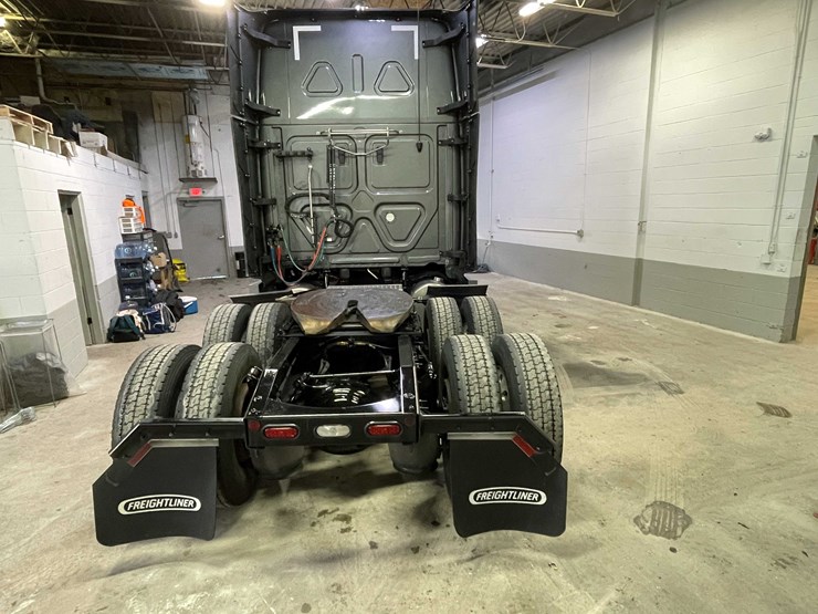 #6224-•-2022-freightliner-cascadia-semi-truck-(title-in-delay)-image-6