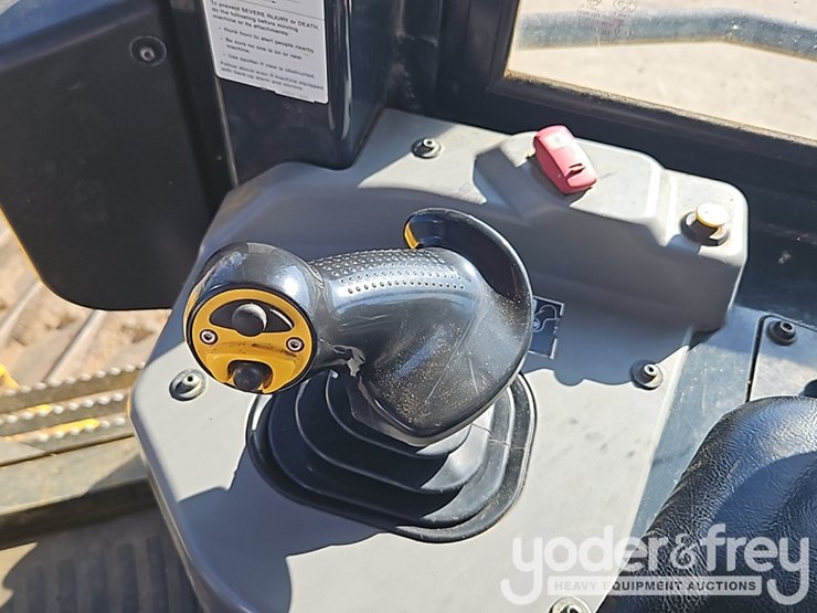 2023-komatsu-d71px-24-image-31