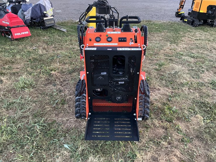 #1004-•-unused-future-ft36c-skid-steer-loader-image-7