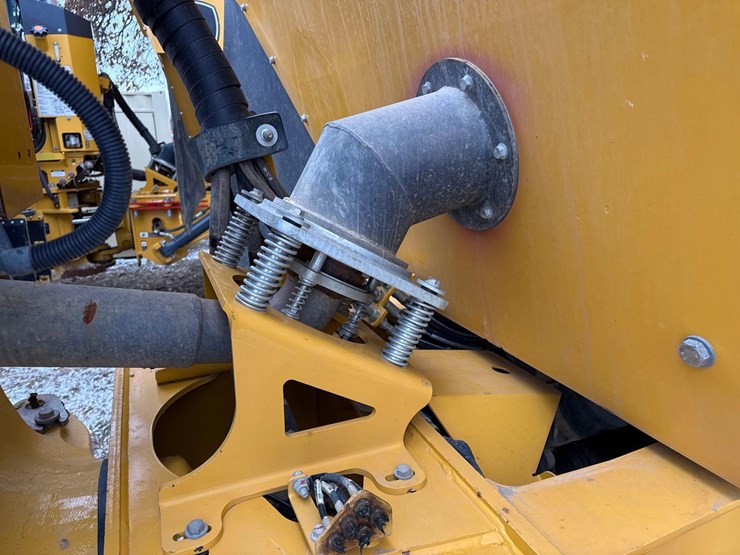 2023-deere-260e-image-8