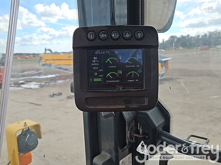 2015-deere-524k-image-26