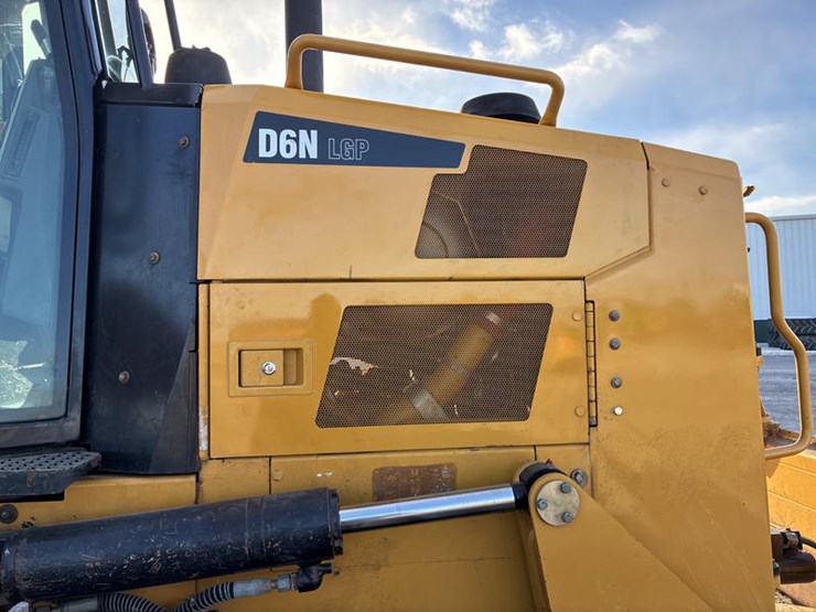 2016-caterpillar-d6n-lgp-image-32