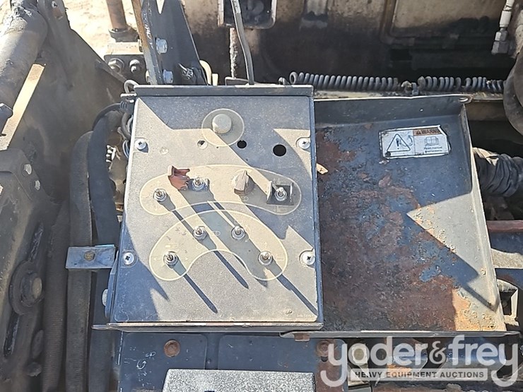 2014-caterpillar-ap-1000e-image-25