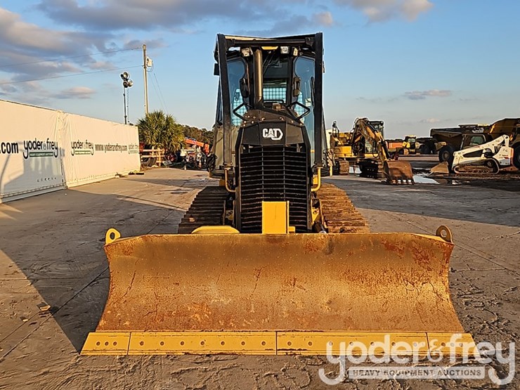 2022-caterpillar-d1-image-21