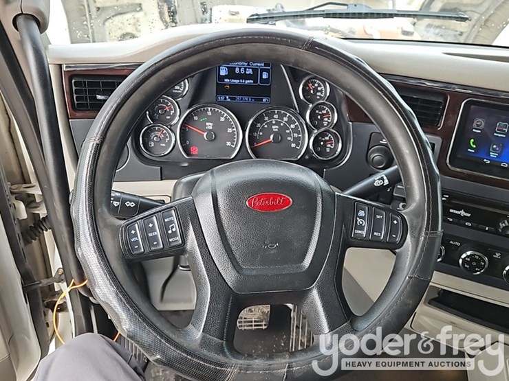 2021-peterbilt-567-image-35