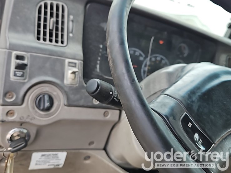 2007-sterling-lt7500-image-32