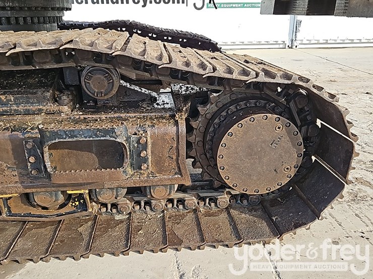 2019-caterpillar-352fl-image-30