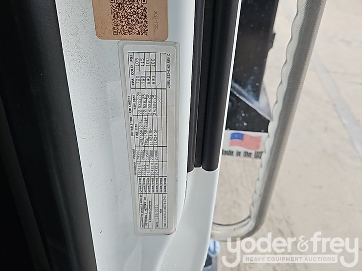 2021-peterbilt-567-image-38