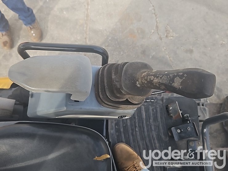 2018-deere-17g-image-35