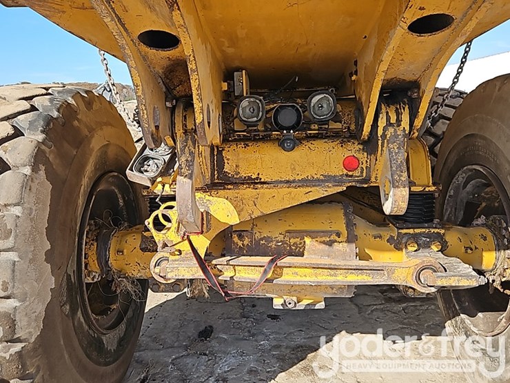 2016-caterpillar-725c2-image-19