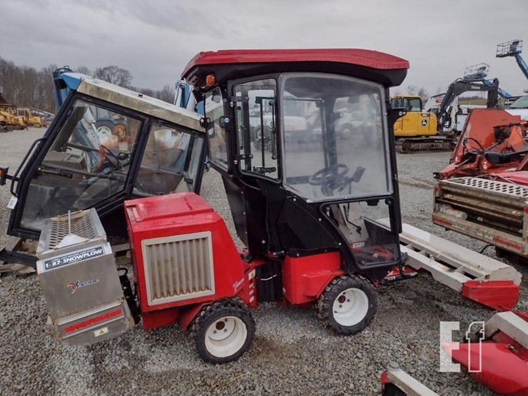 ventrac-3400l-lawn-mower-w/broom-image-4