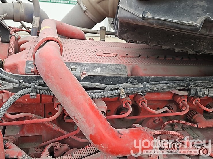 2021-peterbilt-567-image-23