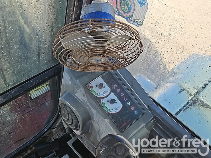 2012-takeuchi-tb250-image-36