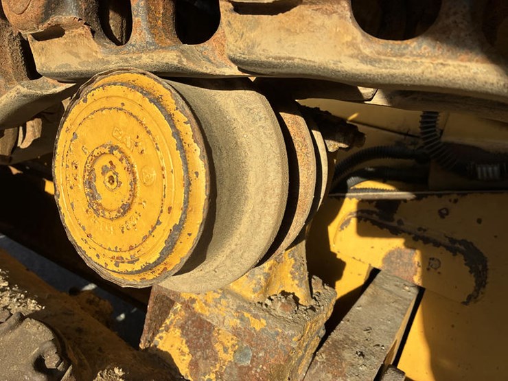 2016-caterpillar-d6n-lgp-image-52