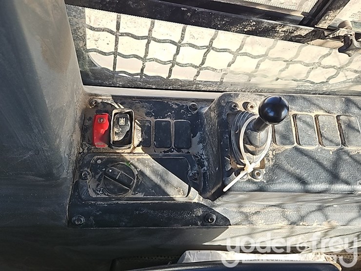 2023-caterpillar-d4-image-31