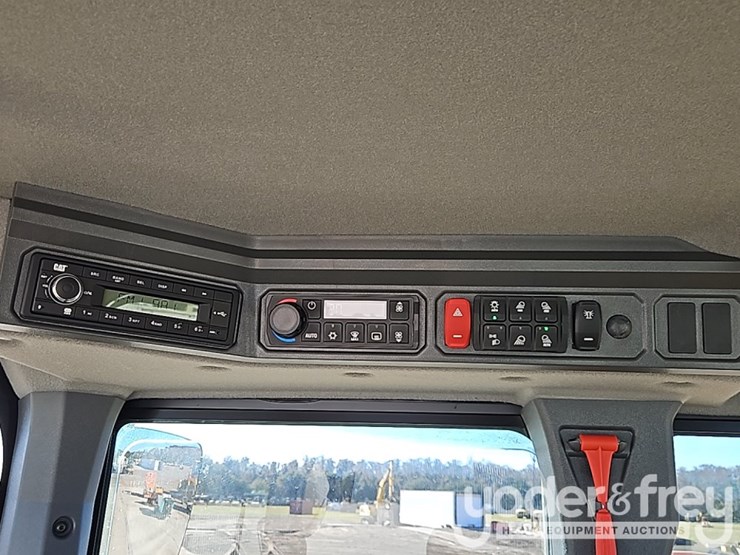 2026-caterpillar-926-image-29