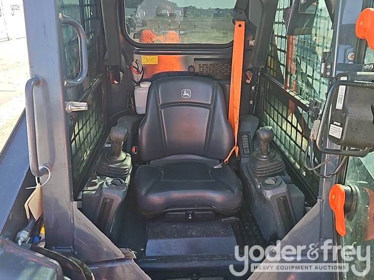 2023-deere-317g-image-25