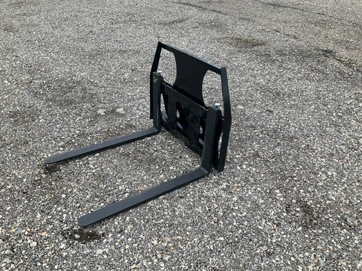 #1352-•-unused-kc-36"-mini-universal-fork-frame-with-42"-forks-image-1