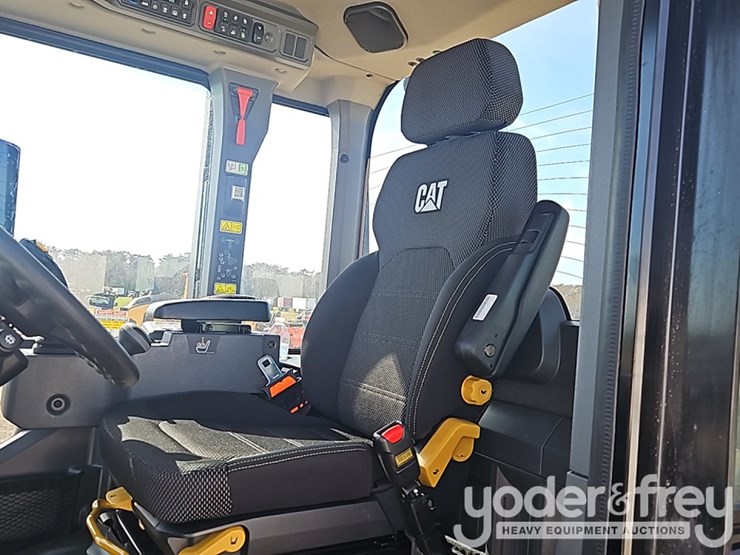 2026-caterpillar-926-image-24