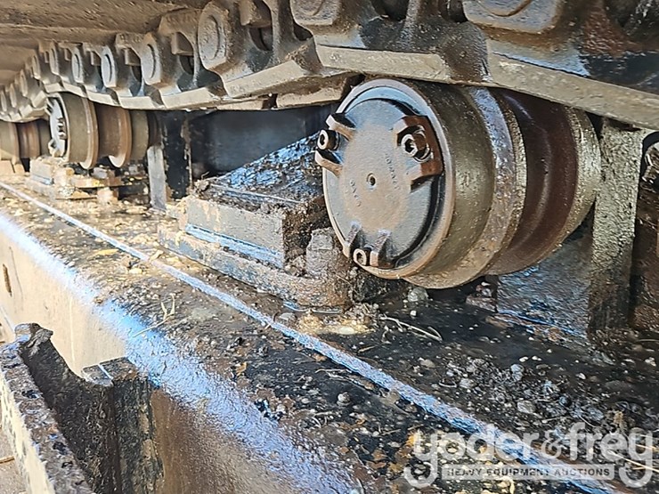 2019-caterpillar-352fl-image-28