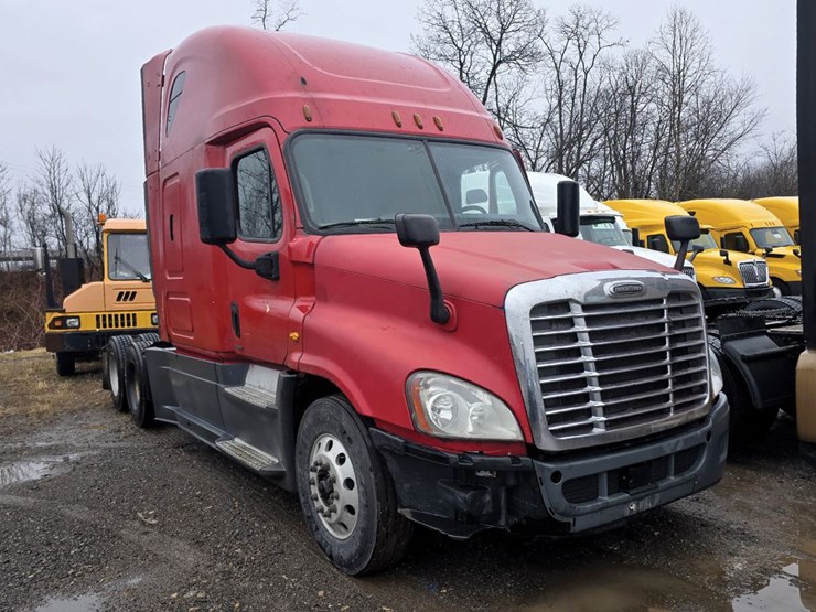 2017-freightliner-cascadia-125-image-1