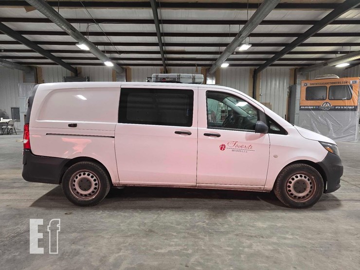 2017-mercedes-benz-metris-image-6