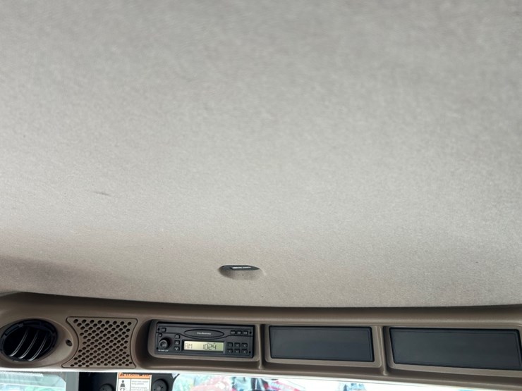 2007-case-ih-7010-image-47