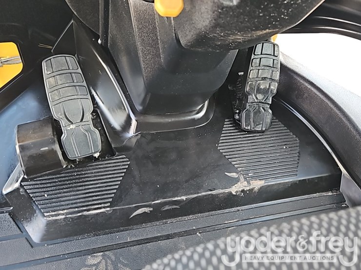 2026-caterpillar-930-image-33