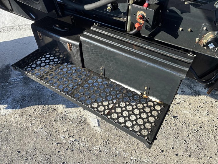 2010-case-ih-6088-image-76