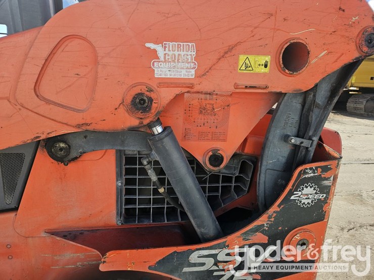 2015-kubota-ssv75-image-15