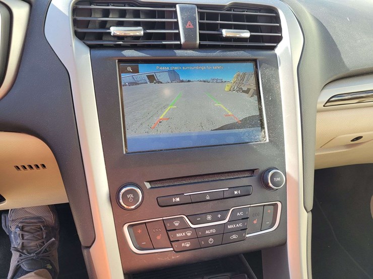 2016-ford-fusion-se-luxury-energi-sedan-4d-image-12