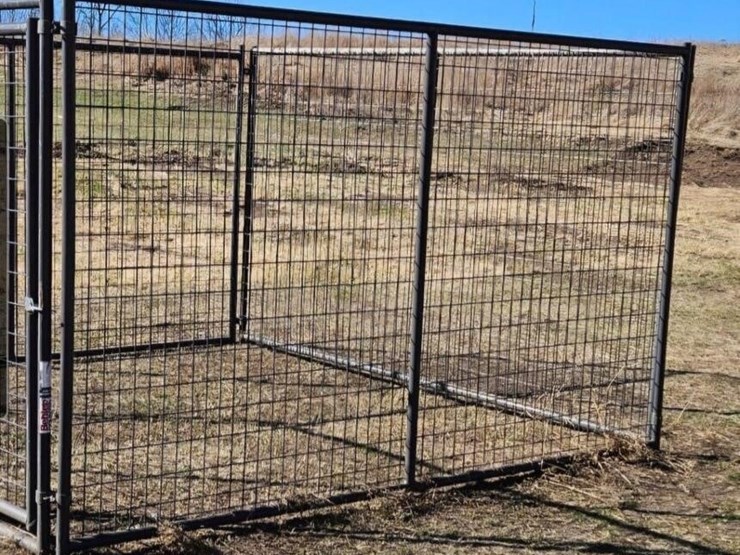 (4)-heavy-duty-dog-kennel-panels----offsite-image-1