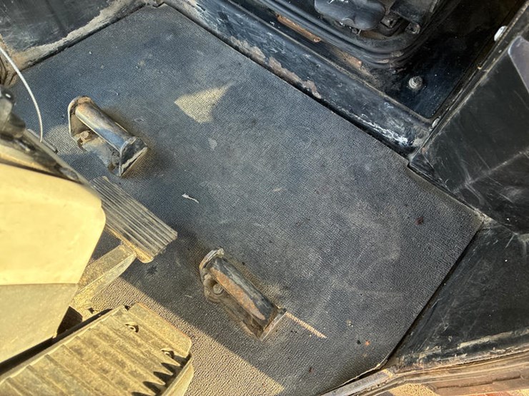 2016-caterpillar-d6n-lgp-image-65