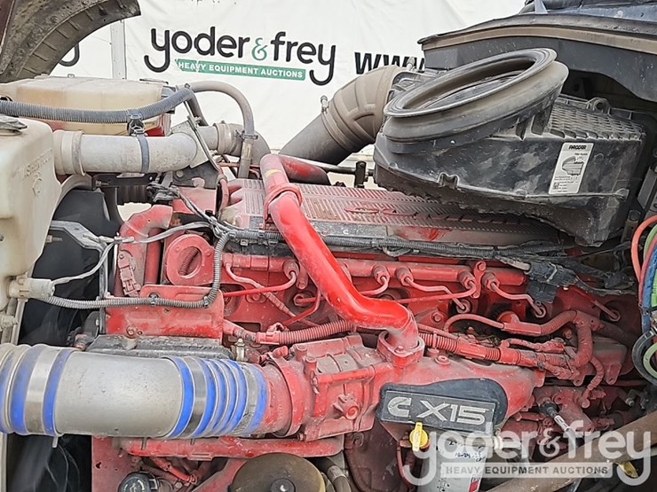 2021-peterbilt-567-image-21