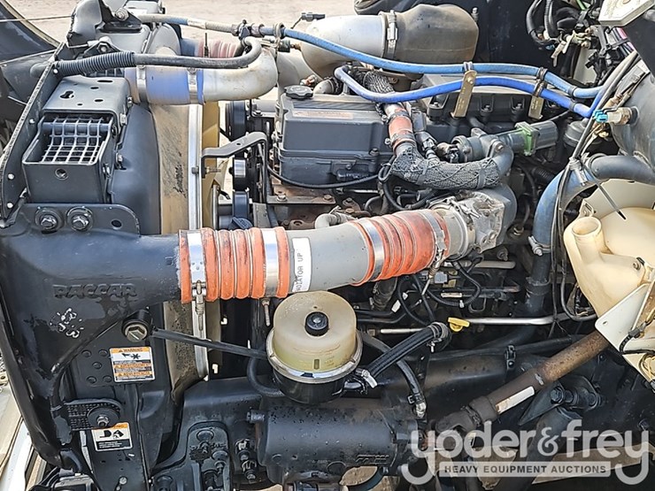 2014-kenworth-t300-image-17