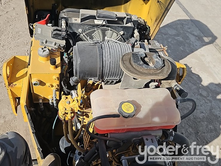 2018-caterpillar-cb34b-image-18