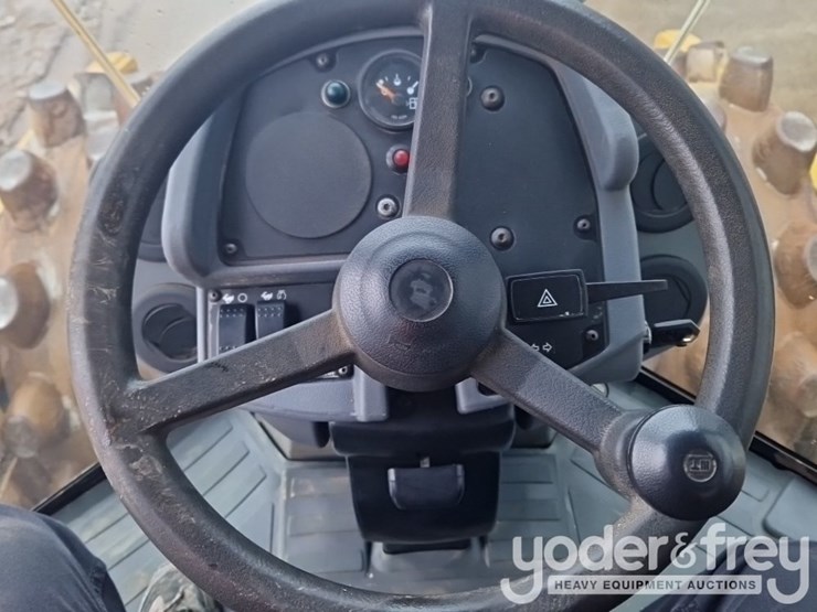 2011-caterpillar-cp64-image-18